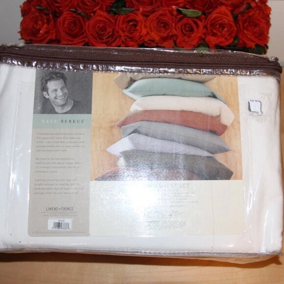 NEW!! NATE BERKUS LUXURY WHITE KING SHEET & PILLOWCASES 100% COTTON - Picture 2 of 3